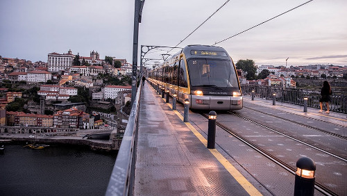 City of Porto - Portugal - Intelligent transportation - each vehicle is a point of sensing in the urban transportation network
